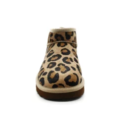 Boots Courtes UGG Classic Ultra Mini Spotty 1134523 6 Boots Courtes UGG Classic Ultra Mini Spotty 1134523 -Infinyt Soldes Boutique 1134523 ultra spoty cuir leo ugg 2