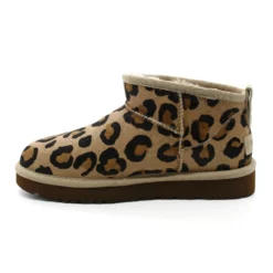 Boots Courtes UGG Classic Ultra Mini Spotty 1134523 7 Boots Courtes UGG Classic Ultra Mini Spotty 1134523 -Infinyt Soldes Boutique 1134523 ultra spoty cuir leo ugg 3